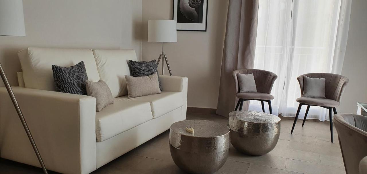 Md Balmes Market * Valencia